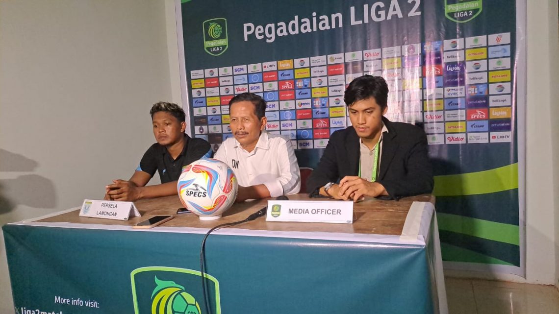 Pelatih Persela, Djadjang Nurdjaman saat konferensi pers usai pertandingan. Foto: Rochim/Tugu Jatim