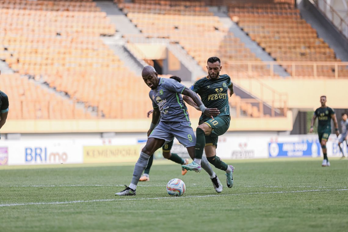 Uston Nawawi Janji Benahi Performa Persebaya di Musim Jeda 1 Pertandingan Persebaya vs Persikabo di Stadion Wibawa Mukti, Cikarang, Kabupaten Bekasi, Jawa Barat. Foto: Official Persebaya