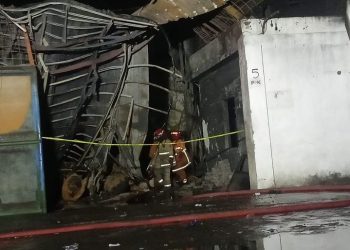 Gudang Tiner di Surabaya Terbakar, 6 Orang Terluka dan Belasan Kendaraan Hangus