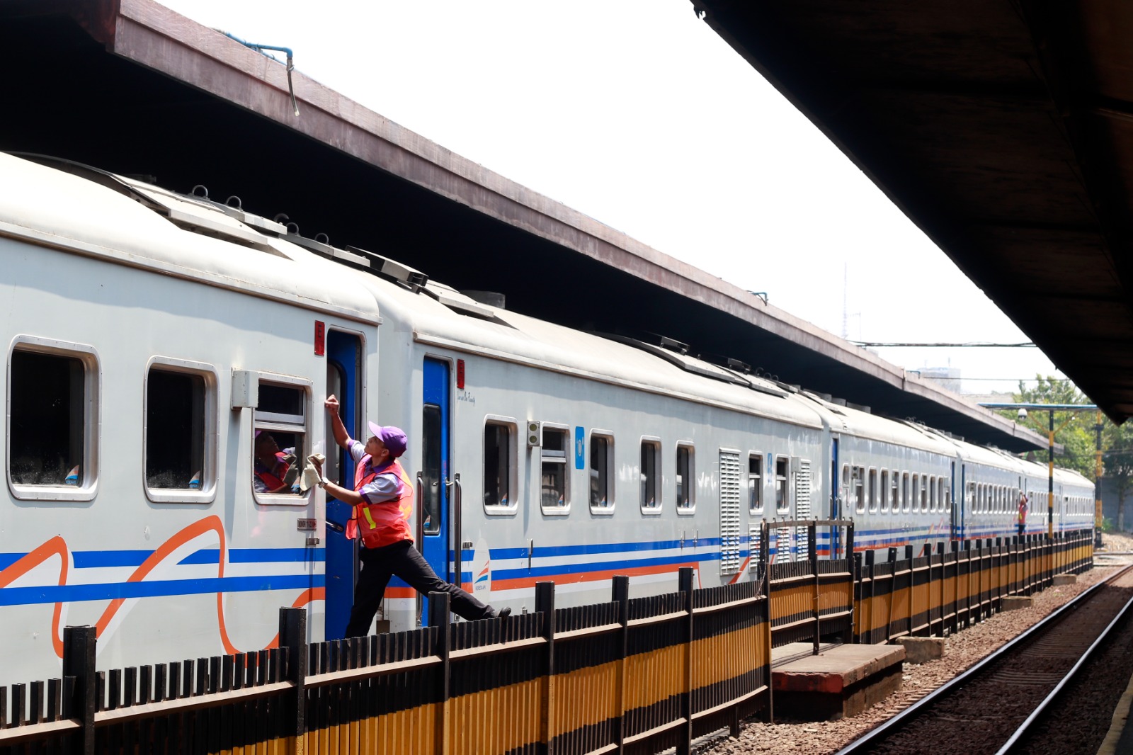 kereta brawijaya eksekutif