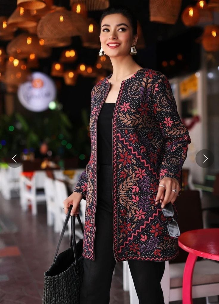 Model Blazer Batik Wanita Modern terbaru