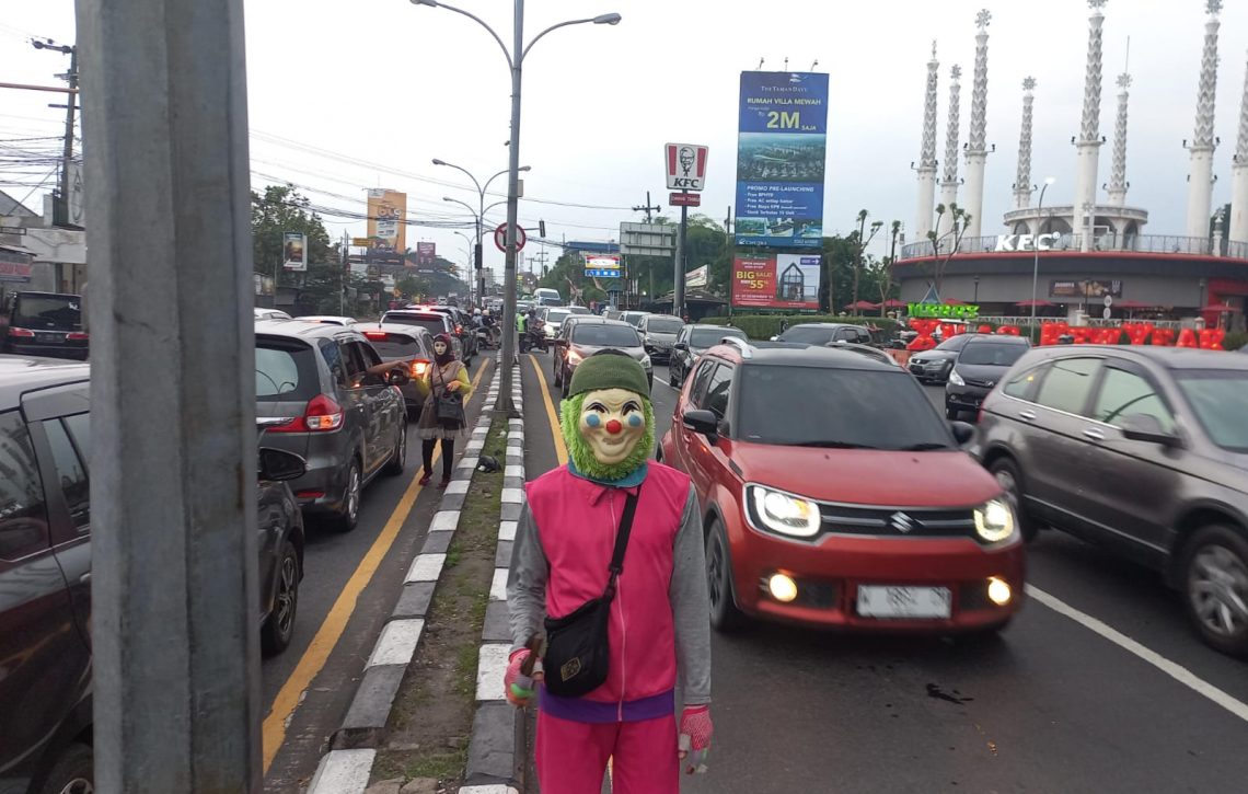 14 Titik Rawan Macet di Pasuruan Selama Libur Nataru 1 Jelang Nataru, kepadatan lalu lintas mulai terjadi di simpang empat Taman Dayu, Kecamatan Pandaan, Kabupaten Pasuruan. Foto: Laoh Mahfud/Tugu Jatim