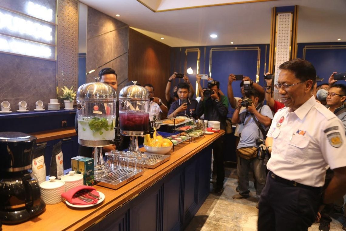 Ruang Luxury Lounge Kini Ada di Stasiun Gubeng Surabaya, Intip Fasilitasnya 1 Sejumlah fasilitas yang ada di ruang Luxury Lounge di Stasiun Gubeng Surabaya. Foto: dok KAI Daop 8 Surabaya