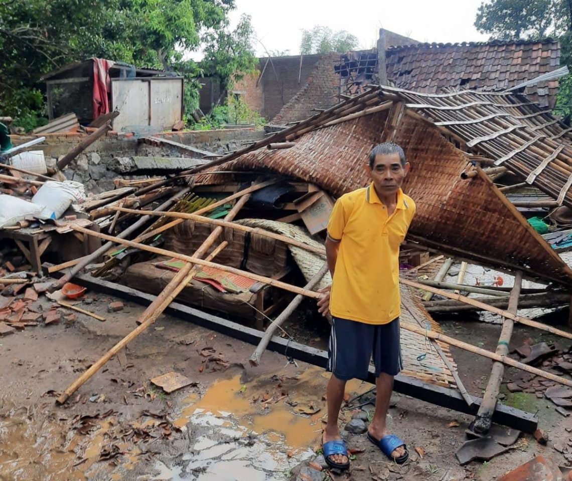 Dua Hari Hujan Deras, Rumah Ambruk hingga Tiang Listrik Roboh di Pasuruan 1 Rumah ambruk.