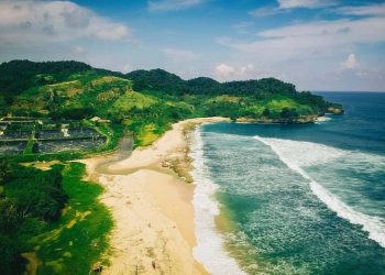 Pantai Molang Tulungagung.