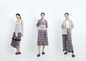 Model baju tenun kantor wanita.