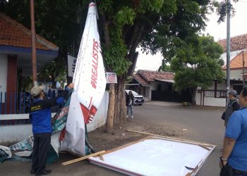 Baliho parpol.