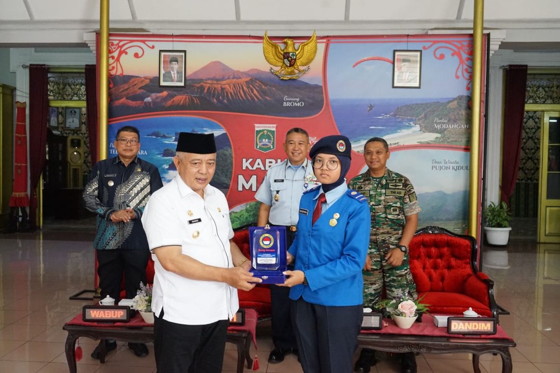 SMA Taruna Nusantara.