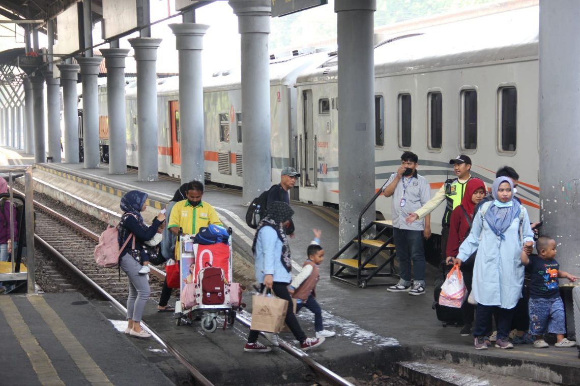 Daop 8 Surabaya.