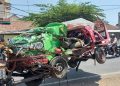 Kereta api vs odong-odong.