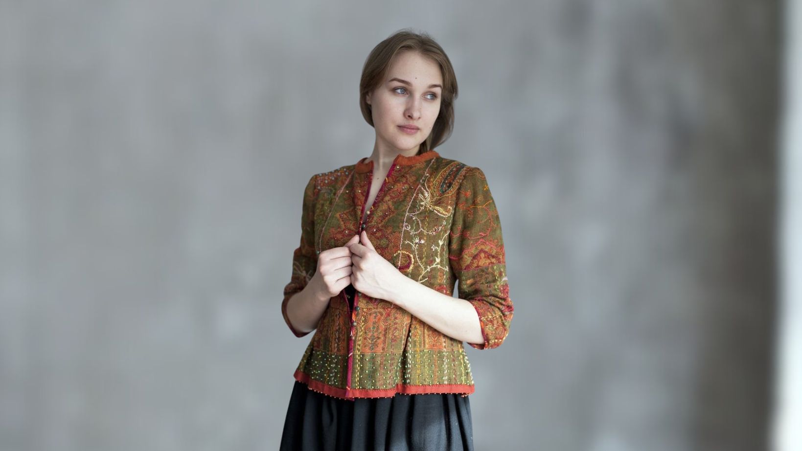 Model Blazer Batik Wanita Modern terbaru