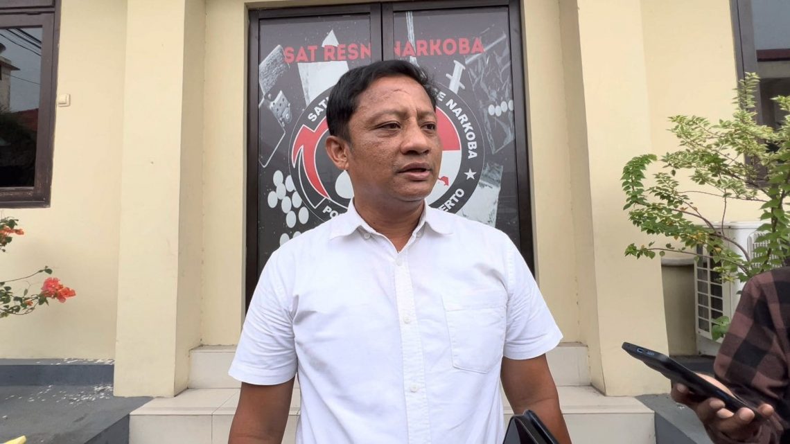 Polres Mojokerto Tes Urine 4 Orang Terduga Pesta Sabu, Hasilnya Positif 1 Pesta sabu.