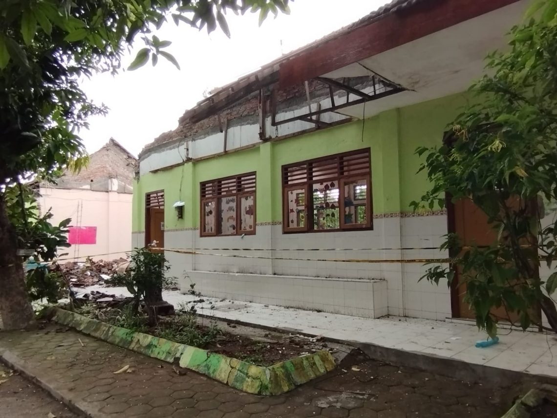 Perbaikan Ruang Rusak SDN Ngingasrembyong, Disdik Kabupaten Mojokerto Tunggu Respons Bupati 1 SDN Ngingasrembyong.