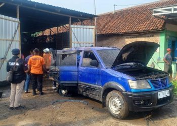 Mobil di Trowulan.