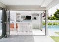 Dapur dan taman belakang rumah minimalis.