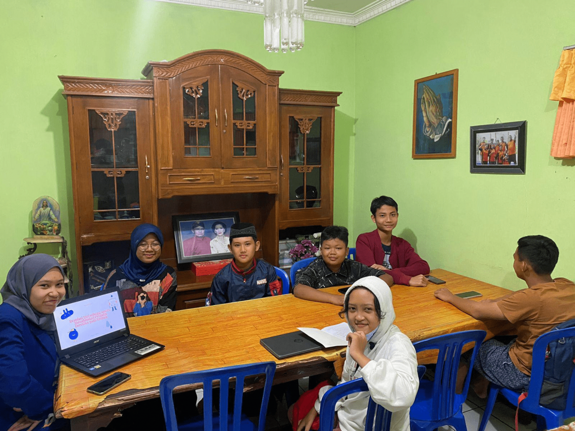 Pengabdian Masyarakat, Mahasiswa Psikologi UM Beri Psikoedukasi Murid SMP Bimbingan Belajar Privat Smarta Kota Batu 1 psikoedukasi siswa smp