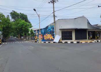 Roboh, Alat Peraga Kampanye di Tuban Bahayakan Pengguna Jalan