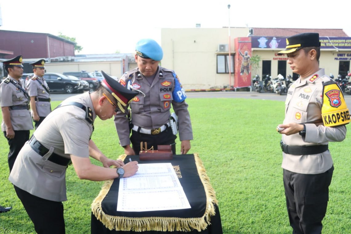 3 Pejabat Utama Polres Mojokerto Kota Dimutasi 1 Suasana sertijab di Lapangan Gajah Mada Polres Mojokerto Kota, pada Rabu (3/1/2024). Foto: Humas Polres Mojokerto Kota