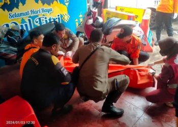 Pingsan, Kakek Asal Gresik Tewas Terlindas Truk di Surabaya