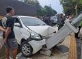 Kendarai Mobil, Bocah 15 Tahun Hantam Lampu Jalan di Jalur Pantura Tuban