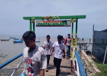 43 Ribu Wisatawan Serbu Pantai Kelapa Tuban Selama Libur Nataru