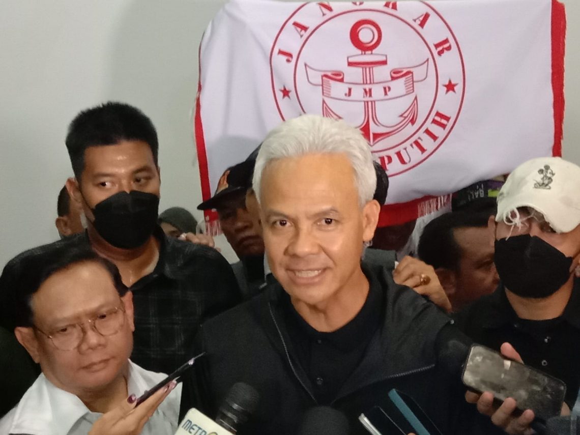 Ganjar Pranowo selepas menghadiri pertemuan lintas iman di Surabaya. Foto: Izzatun Najibah/Tugu Jatim