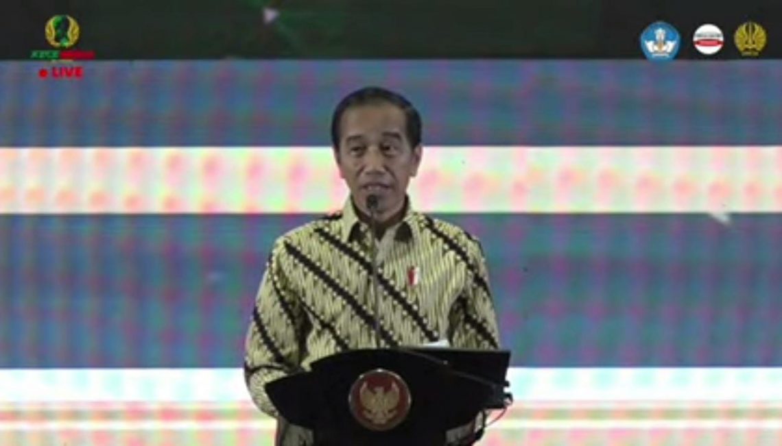 Presiden RI, Joko Widodo saat Konvensi Kampus XXIX dan Temu Tahunan XXV Forum Rektor Indonesia (FRI) 2024, di Universitas Negeri Surabaya, pada Sabtu (15/1/2024). Foto: tangkapan layar