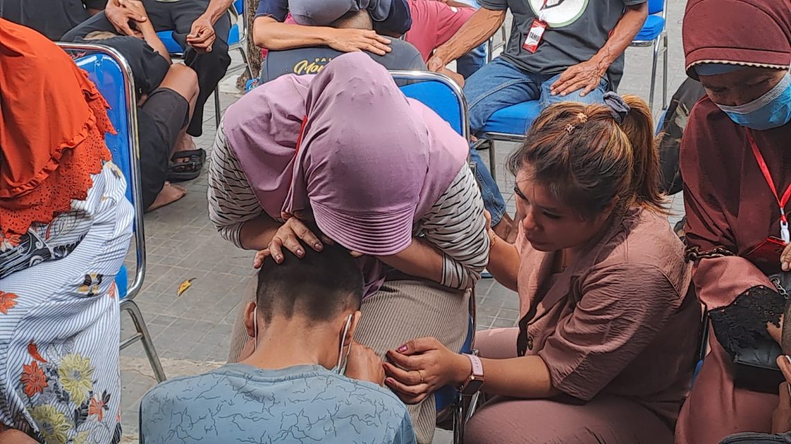 19 gangster bocil yang telah diamankan polisi meminta maaf kepada orang tuanya dan berjanji tidak akan mengulangi perbuatannya lagi. Foto: Rochim/Tugu Jatim