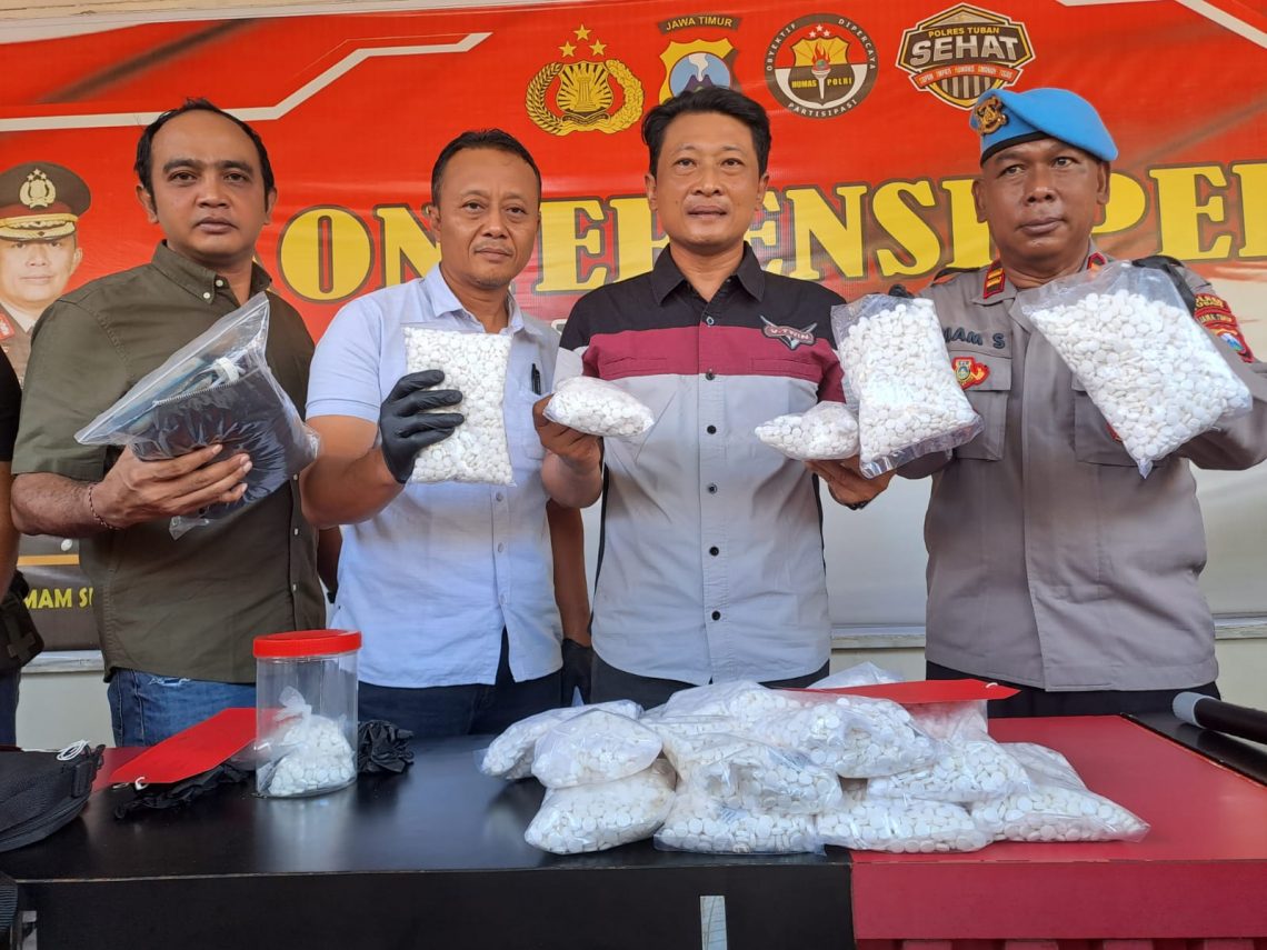 Polres Tuban Ungkap Jaringan Pengedar Pil Carnopen Lintas Provinsi 1 Barang bukti 20 ribu butir pil carnopen yang berhasil diungkap polisi dari jaringan pengedar pil carnopen lintas provinsi. Foto: Rochim/Tugu Jatim