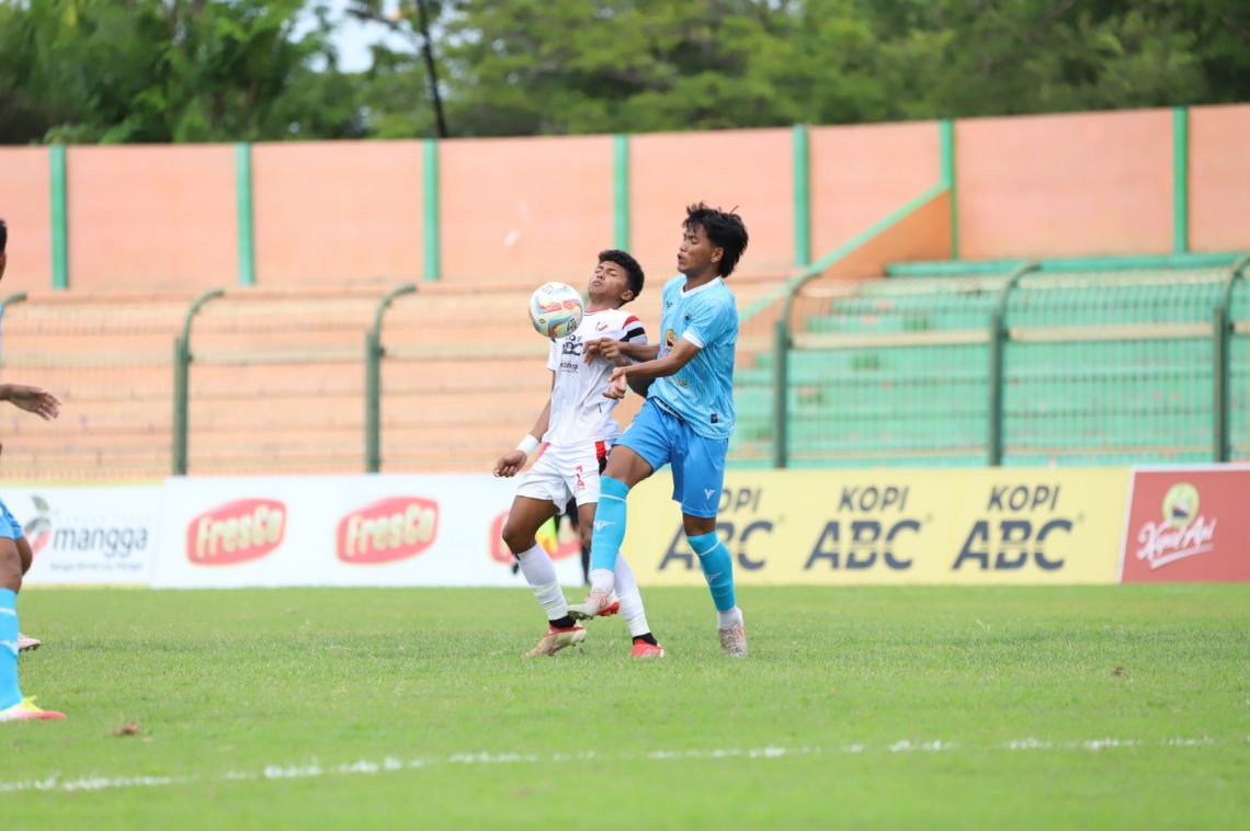 Penuhi Target, NZR Sumbersari Amankan Posisi di 8 Besar Liga 3 Jatim 1 Laga babak 16 besar Liga 3 Jatim antara NZR Sumbersari (putih) vs PSIL Lumajang, di Stadion Letjend H Soedirman, Bojonegoro. Foto: dok NZR Sumbersari