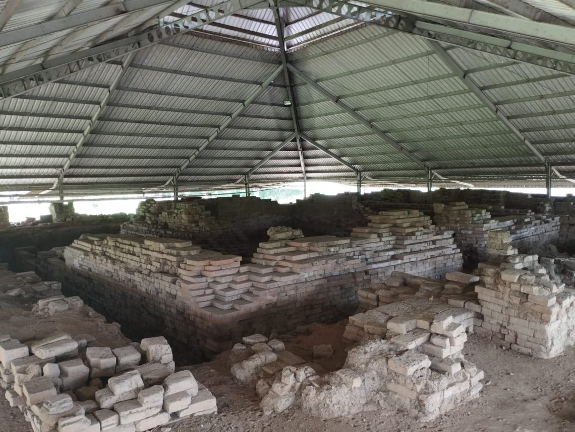 Candi Gentong, Salah Satu Peninggalan Kerajaan Majapahit di Mojokerto 1 Candi Gentong yang berada di Trowulan, Mojokerto. Foto: Hanif Nanda/Tugu Jatim