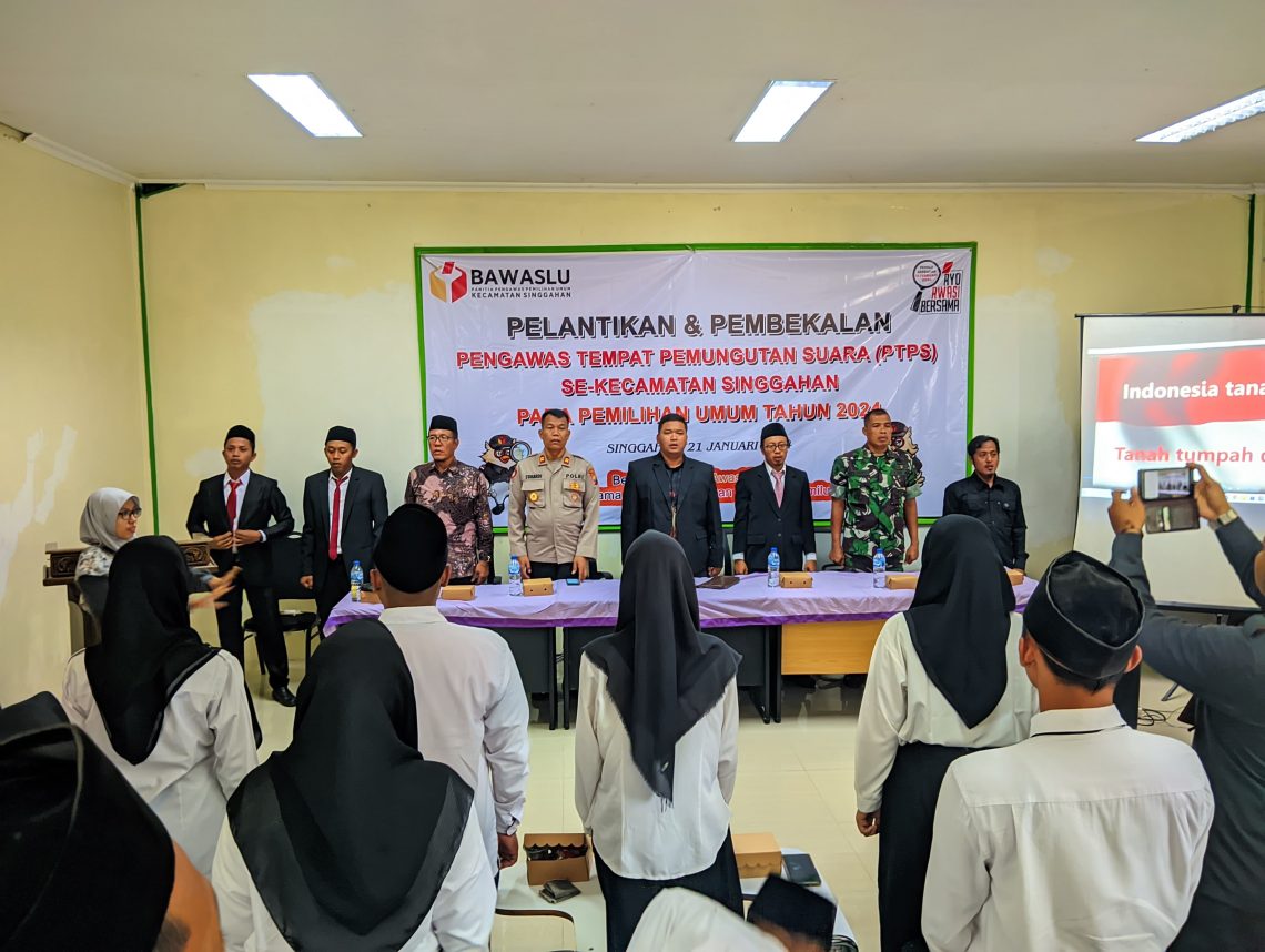 Proses pelantikan Pengawas TPS di Kecamatan Singgahan, Kabupaten Tuban. Foto: dok Bawaslu Kabupaten Tuban