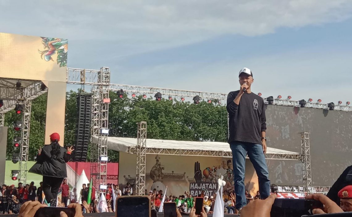 Ganjar Pranowo berorasi di GOR Delta Sidoarjo, pada Minggu (21/1/2024). Foto: Izzatun Najibah/Tugu Jatim