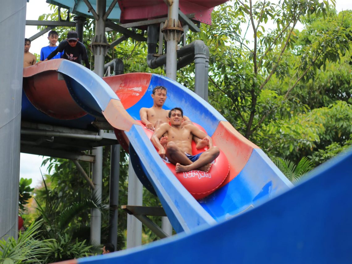 Unggul FC Malang Tingkatkan Kekompakan Tim di Hawai Waterpark 1 Team building Unggul FC Malang di Hawai Waterpark Malang. Foto: dok Unggul FC Malang