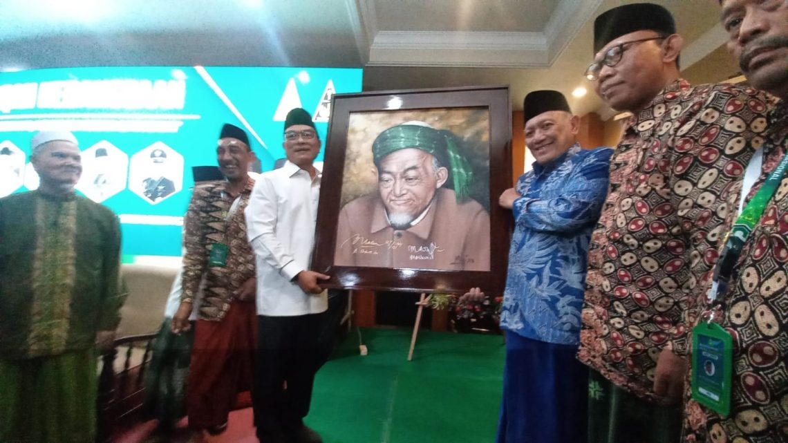 Moeldoko (tiga dari kiri) hadir dalam Rakernas Ikapete di Trawas. Foto: Hanif Nanda/Tugu Jatim