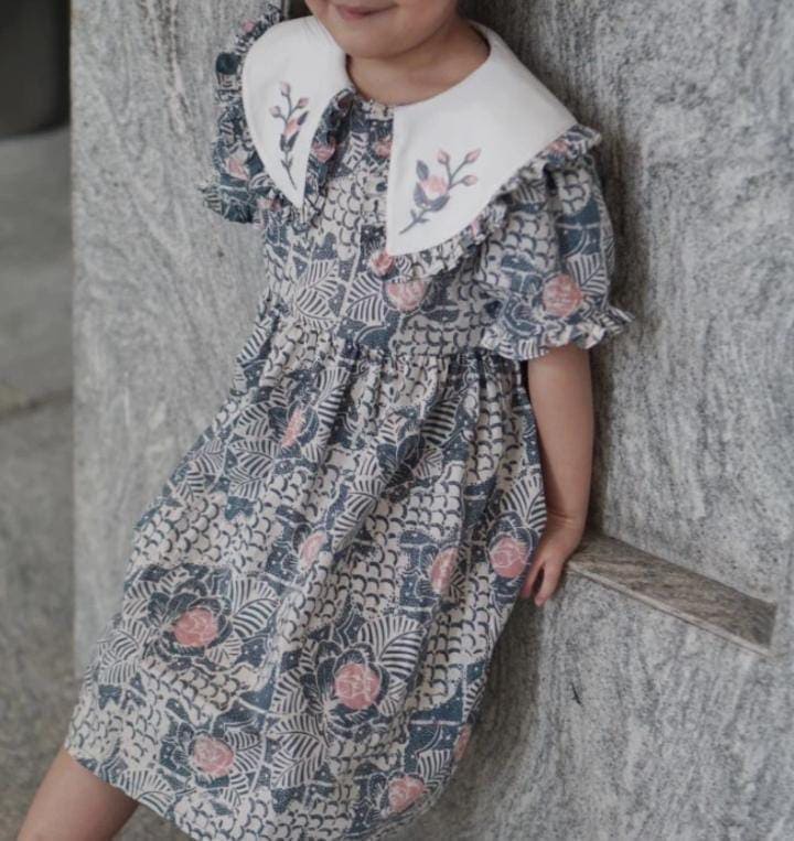 10 Model Gaun Anak Tampil Cute dan Gemesin, Desain Simpel hingga Mewah Terbaru 2024 3 Model gaun anak 2024.
