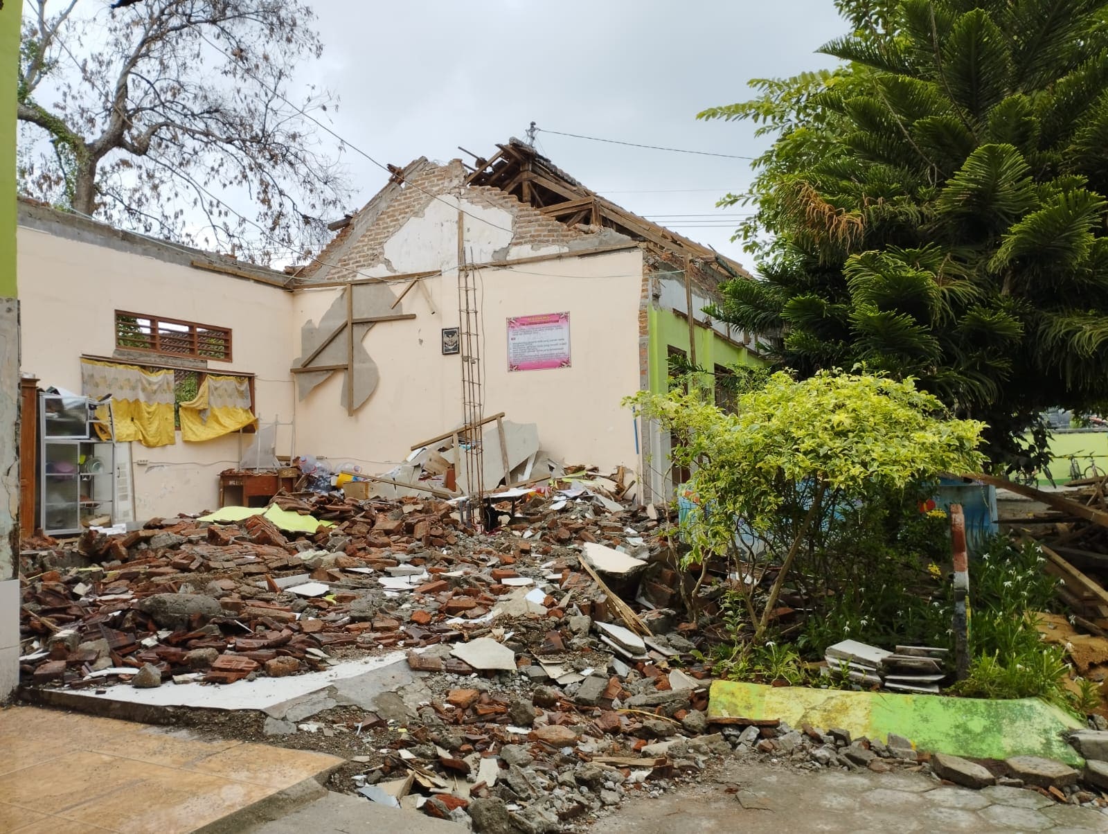 Perbaikan Ruang Rusak SDN Ngingasrembyong, Disdik Kabupaten Mojokerto Tunggu Respons Bupati 2 Perbaikan SDN Ngingasrembyong.