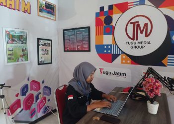 Mahasiswa Unisri.