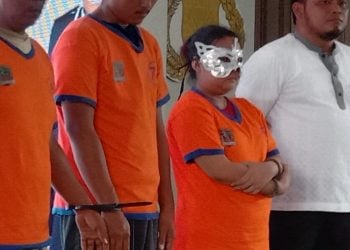 Ibu kandung.