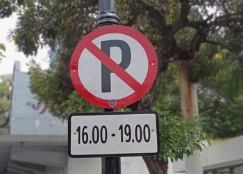 Parkir liar.