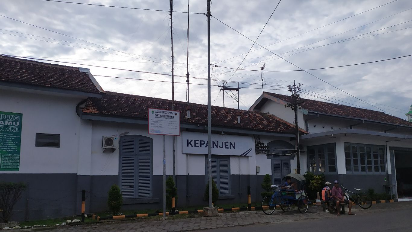 stasiun kereta api di malang