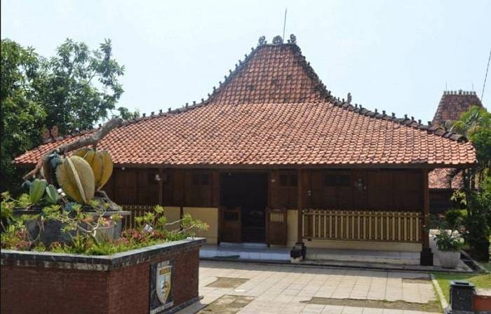 Inspirasi rumah adat Jawa Timur.