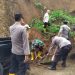 Macet 4 Jam, Material Longsor di Pacet Mojokerto Sempat Tutup Badan Jalan 12 Longsor di Pacet.