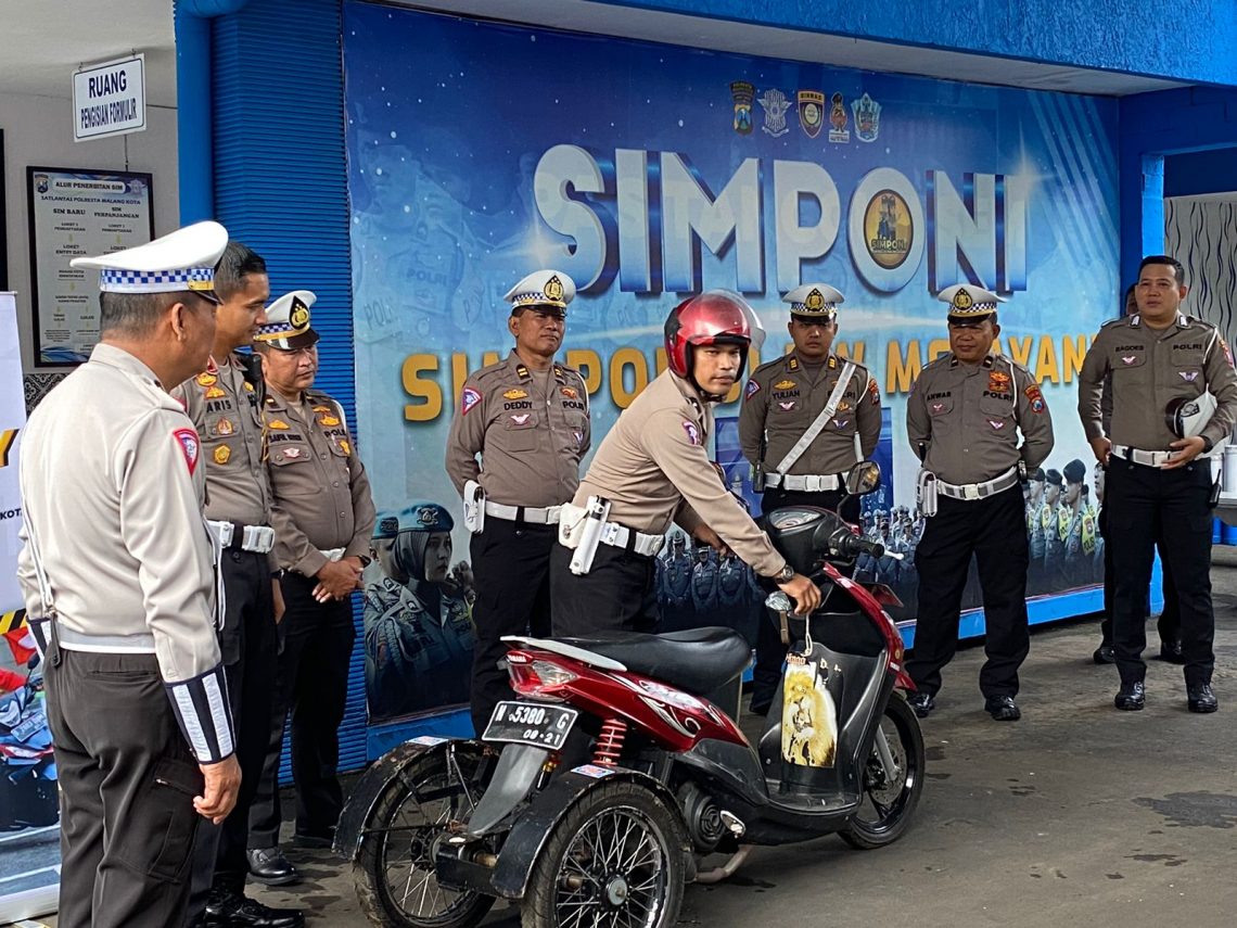 Safety Riding Dikemas Fun, Satlantas Polresta Malang Kota: Ini Pentingnya Spion, Bukan untuk Melihat Masa Lalu 1 Satlantas Polresta Malang Kota.