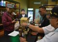DPRD Surabaya Soroti Peredaran Minuman Beralkohol Ilegal, Dorong Pemkot Terus Lakukan Razia 2 peredaran minuman beralkohol ilegal