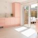 Warna cat dapur cerah.