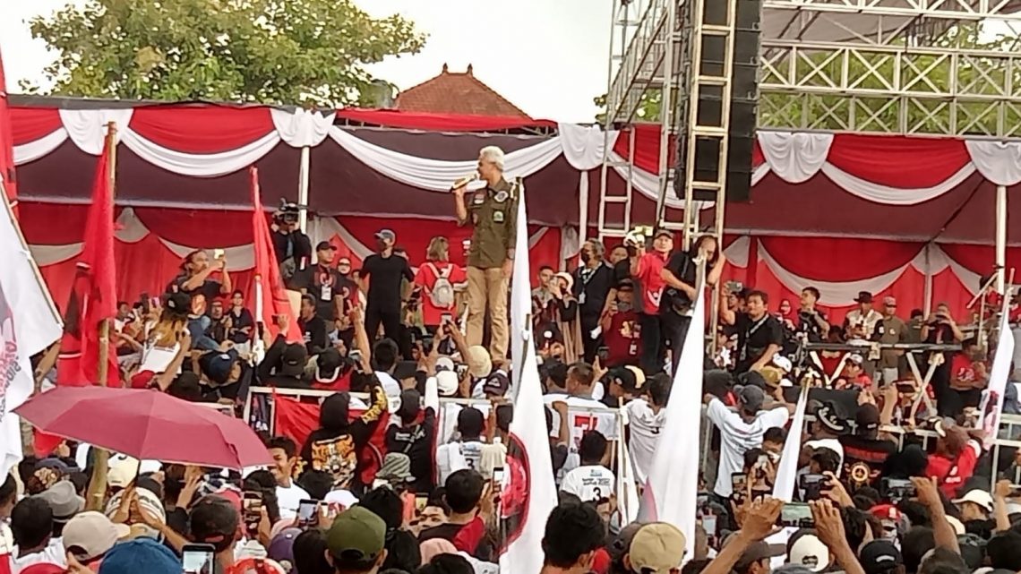 Kampanye Akbar di Tuban, Ganjar Pranowo Disambut Ribuan Pendukung Fanatik 1 Ganjar Pranowo.