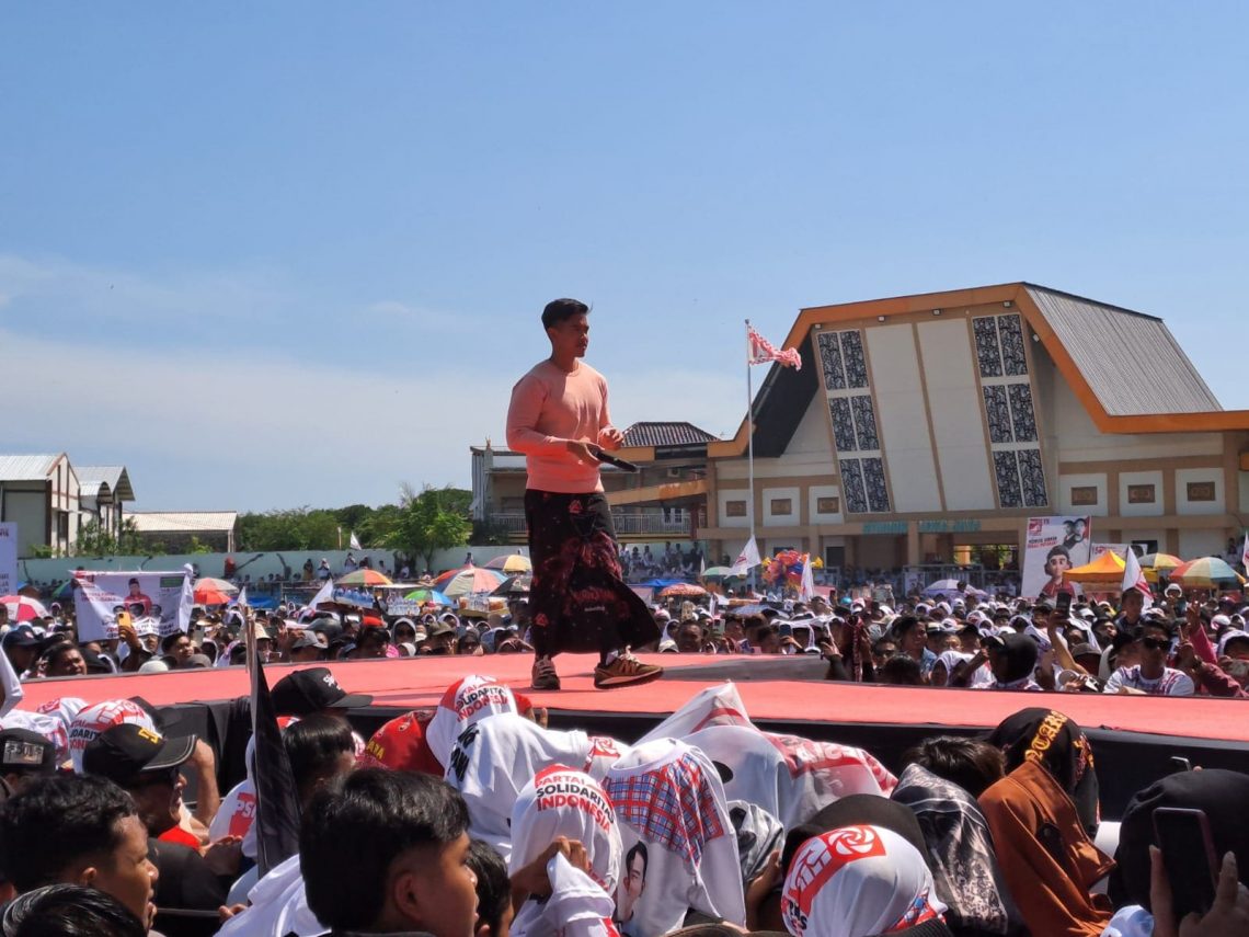 Tampil Beda, Inilah Outfit Kaesang Pangarep "Sarungan" saat Kampanye di Tuban 1 Kaesang Pangarep.