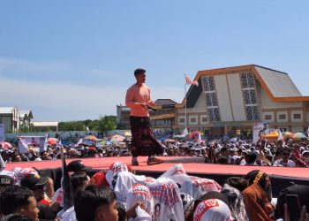 Tampil Beda, Inilah Outfit Kaesang Pangarep "Sarungan" saat Kampanye di Tuban 8 Kaesang Pangarep.