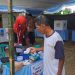 "Spiderman" Jadi Petugas KPPS di Tuban, Layani Warga Nyoblos: Terima Foto Selfie 8 Petugas KPPS.
